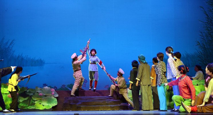 看天下劳苦人民都解放(歌剧《洪湖赤卫队》选曲) 歌词