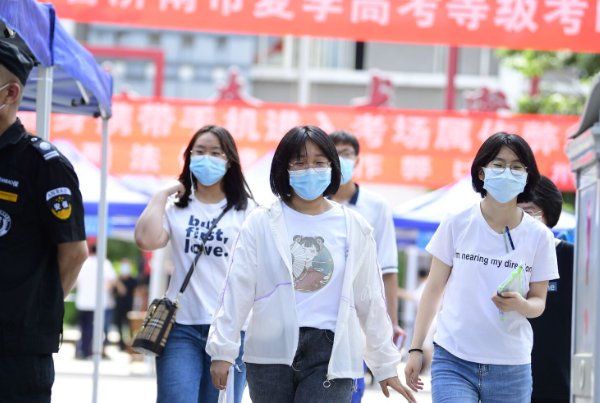 高考750分的三个人分别是谁?