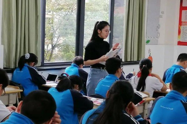 猝然而至什么意思解释