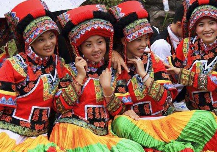 彝族摸奶节是几月几日？