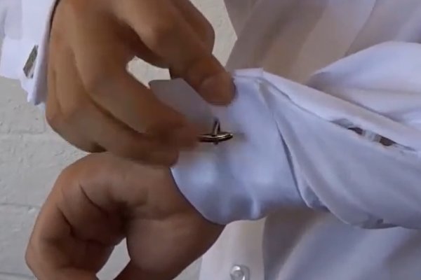 袖扣怎么用图片