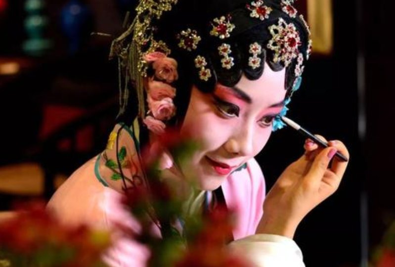 《牡丹亭》中的杜丽娘的性格特点