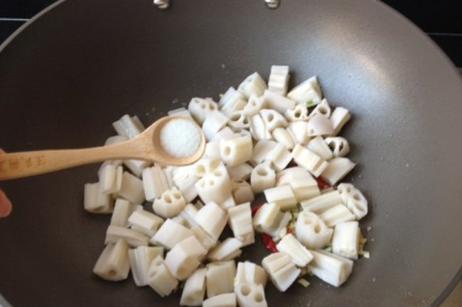 酸辣藕丁的做法