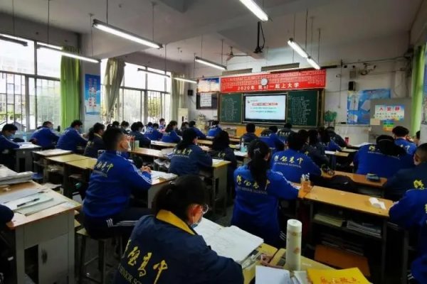 五把铁锹闹革命为了解决什么问题