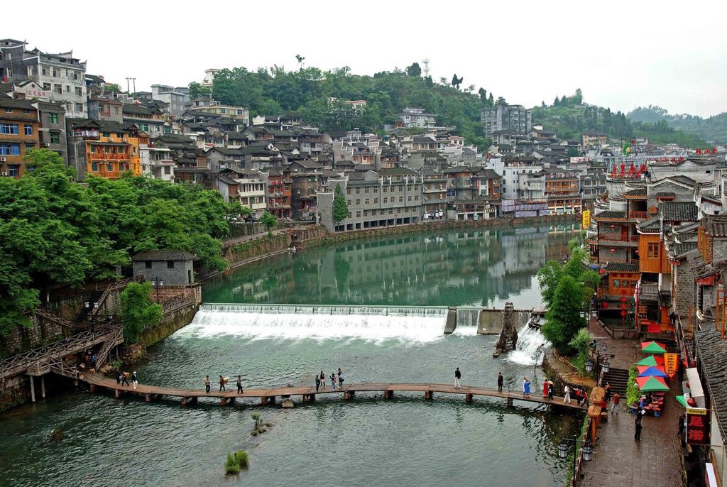 凤凰古城在哪个位置