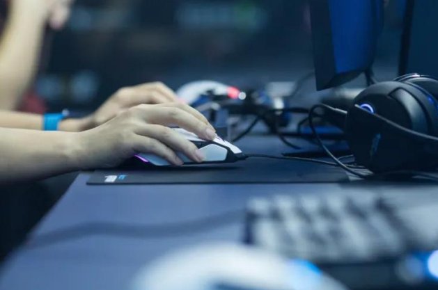 劲舞团玩家开发出售外挂软件获刑，这是怎么回事？