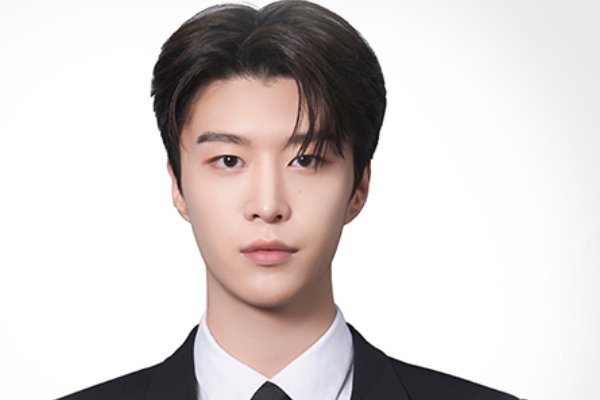 范丞丞原名是范晶吗