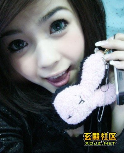 请问这个女孩叫什么名字,有谁知道