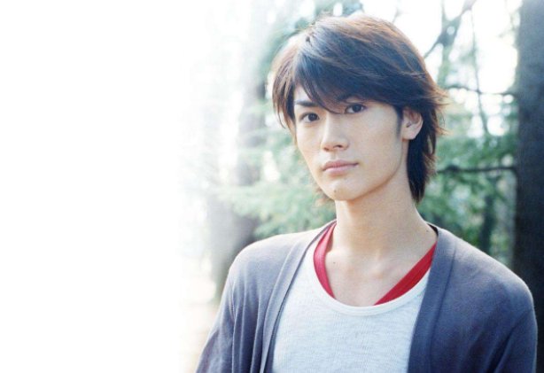 《热血高校(乌鸦高校)》中,谁是三浦春马饰演的?