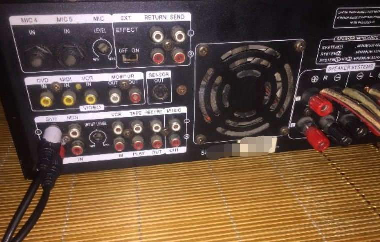 为什么有一个音响有声音，一个不响？