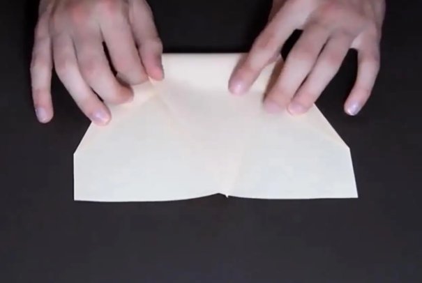 可以飞999999米的纸飞机怎么折