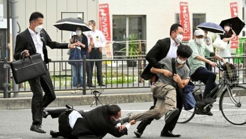 安倍遇刺案嫌犯欠债60万日元，作案是否与经济困难有关？