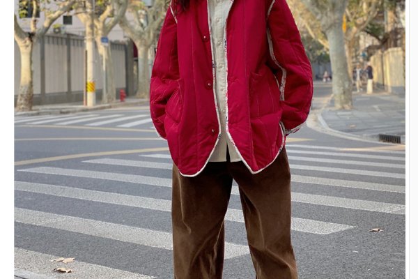 暗红色跟什么颜色搭配好呢?