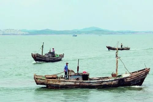 靠岸的意思解释