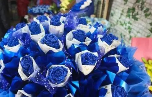 蓝色的玫瑰代表是什么?