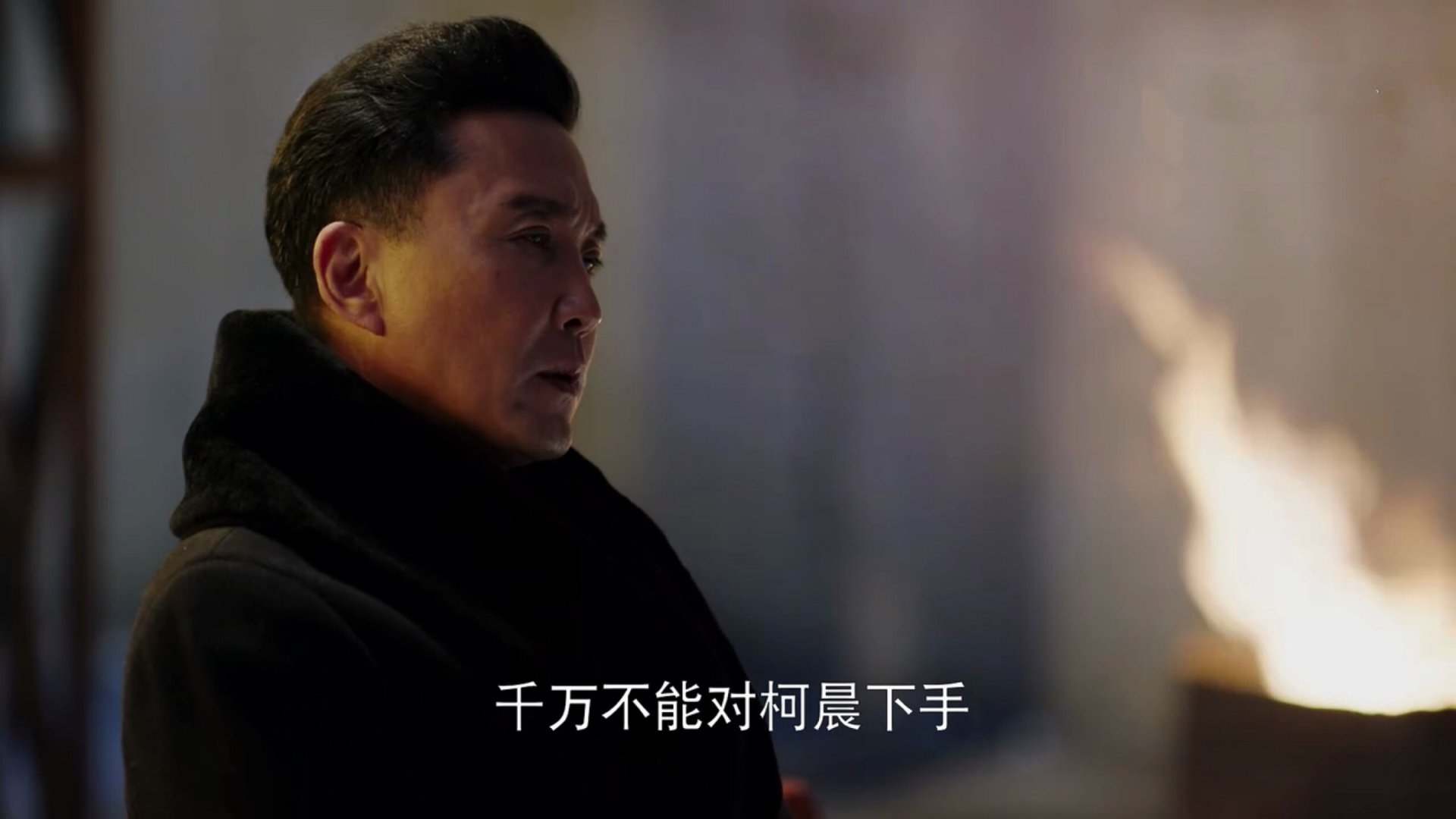 《神探柯晨》中，向羽在警察局只是一个实习生，她和柯晨是什么关系？