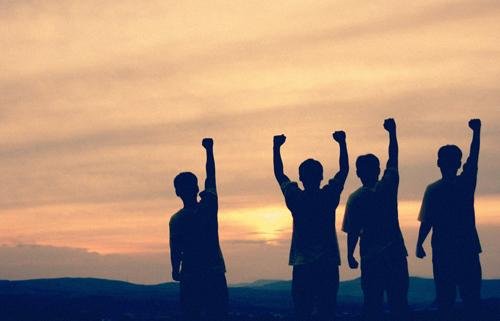 浑浑噩噩的活着和安心的死去哪个更好？