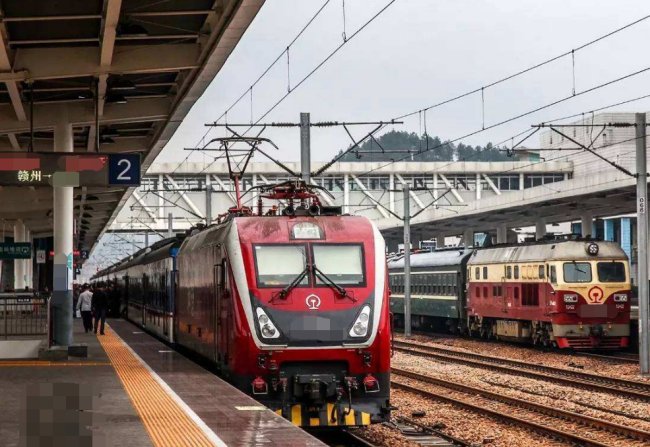 赣州市有到桂林的火车吗