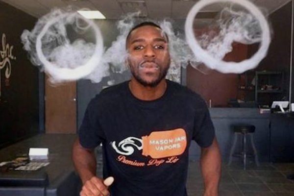 吸烟怎么才能吐出烟圈?