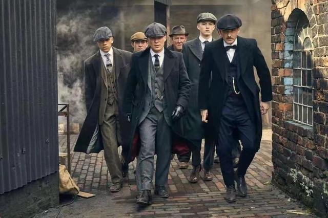 请问：by order of the peaky blinders的翻译是什么？