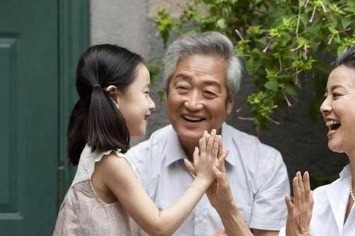 吴倩说对待老人只有真诚和耐心,你觉得青年和老人该如何相处?