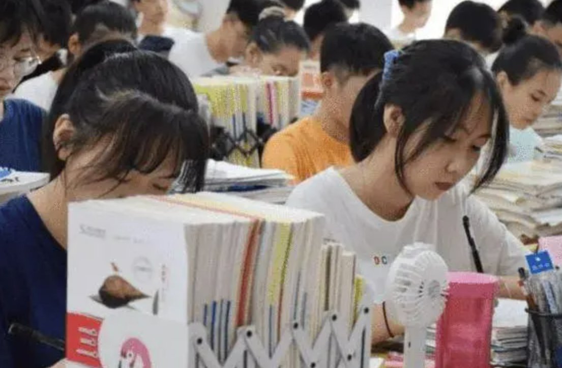 “一生要强的文科生和永不服输的理科生”上热搜,这句话让你想到了什么?