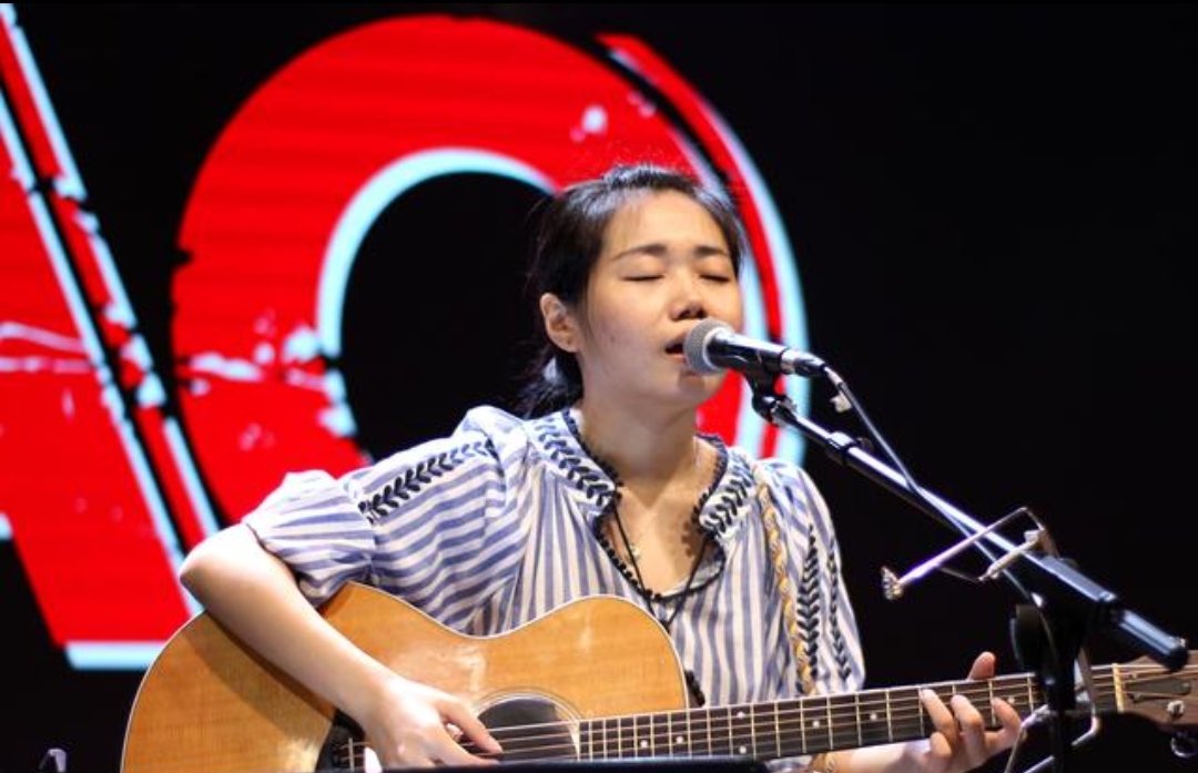 静静地看着你装逼这首歌的歌名是什么？