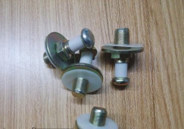 碰钉子造句子？