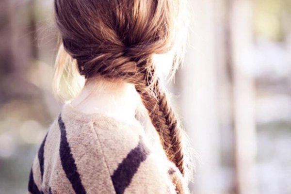 和女友打赌，输的人必须无条件答应对方一个条件，女友输了，我提什么条件好