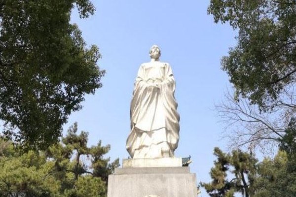 战国中后期屈原根据民间祭祀歌所加工而成的作品是