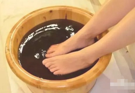 艾草泡脚的功效与作用有哪些？