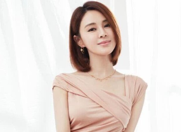 佟大为与爱妻庆祝结婚13周年!近年来关悦为何很少出现在大众视野中?