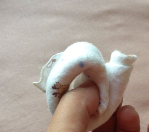 用手绢叠小老鼠的方法