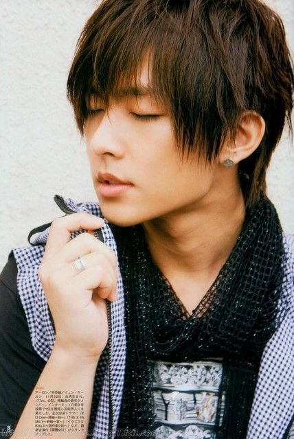 炎亚纶的资料,谢谢