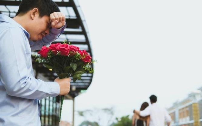 忘不了前女友,她太优秀,已经严重影响到了我的生活,请问如何能够忘记她?