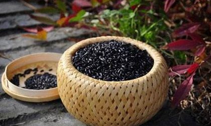 真空密封的黑芝麻过期很久还能吃过吗
前两年买了真空包装的黑芝麻，放在别处忘了，突然发现，已过期两年