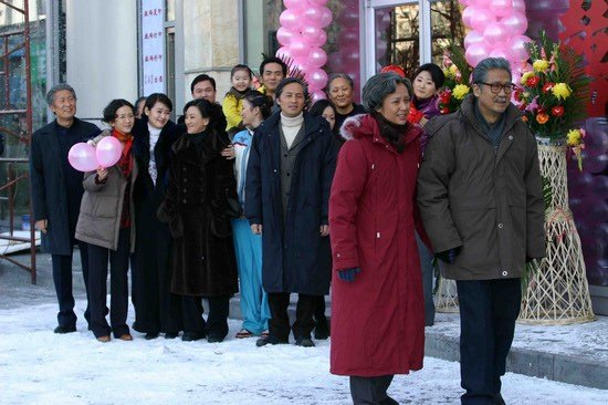 金婚里面佟多多是谁的孩子？