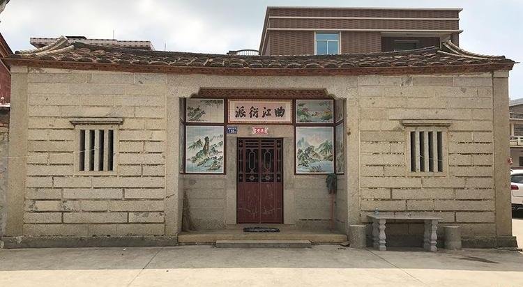 宗祠文化中，宗祠门楣上的“衍派”与“传芳”有何含义？