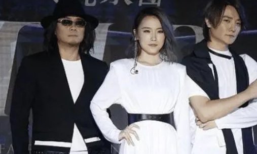 飞儿乐队主唱被踢原因是什么？