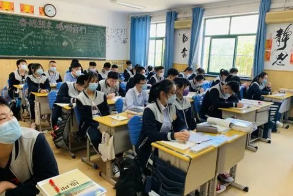 九字在田字格的正确写法