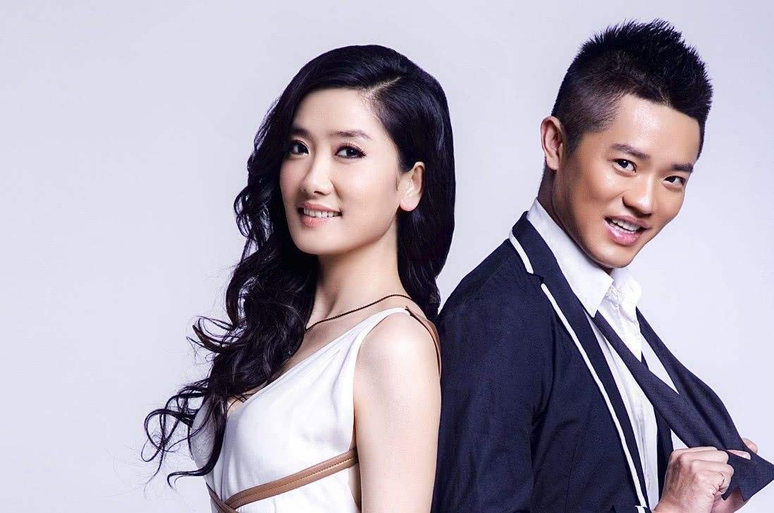 有那么一首歌的歌词是:叶落纷飞飞满天!请问这首歌的名字是????????