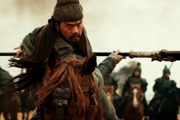 形容英雄的四字成语