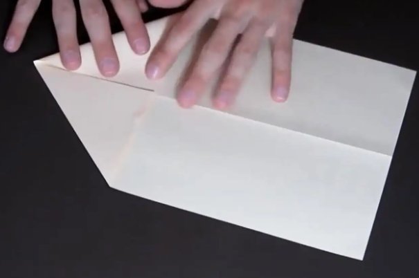 可以飞999999米的纸飞机怎么折