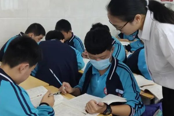 猝然而至什么意思解释