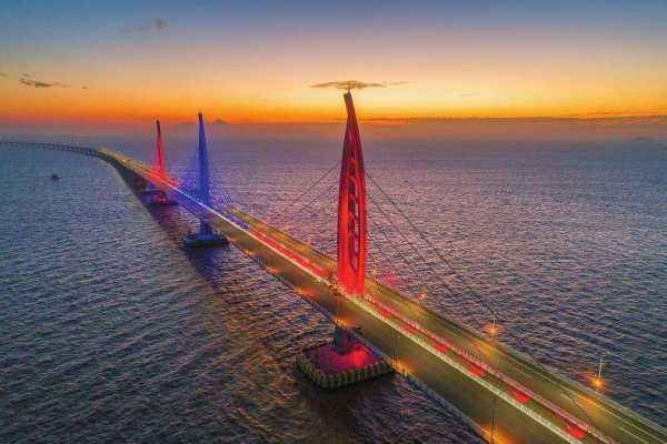 港珠澳大桥基本没车，斥资千亿成“空桥”，是什么原因呢？