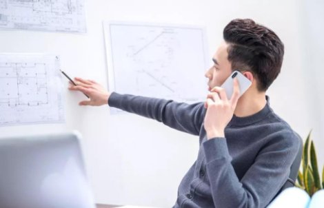 接听国际长途电话收费吗？