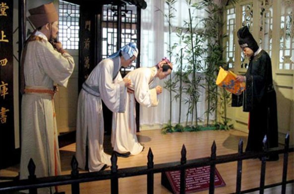 一门三父子指的是