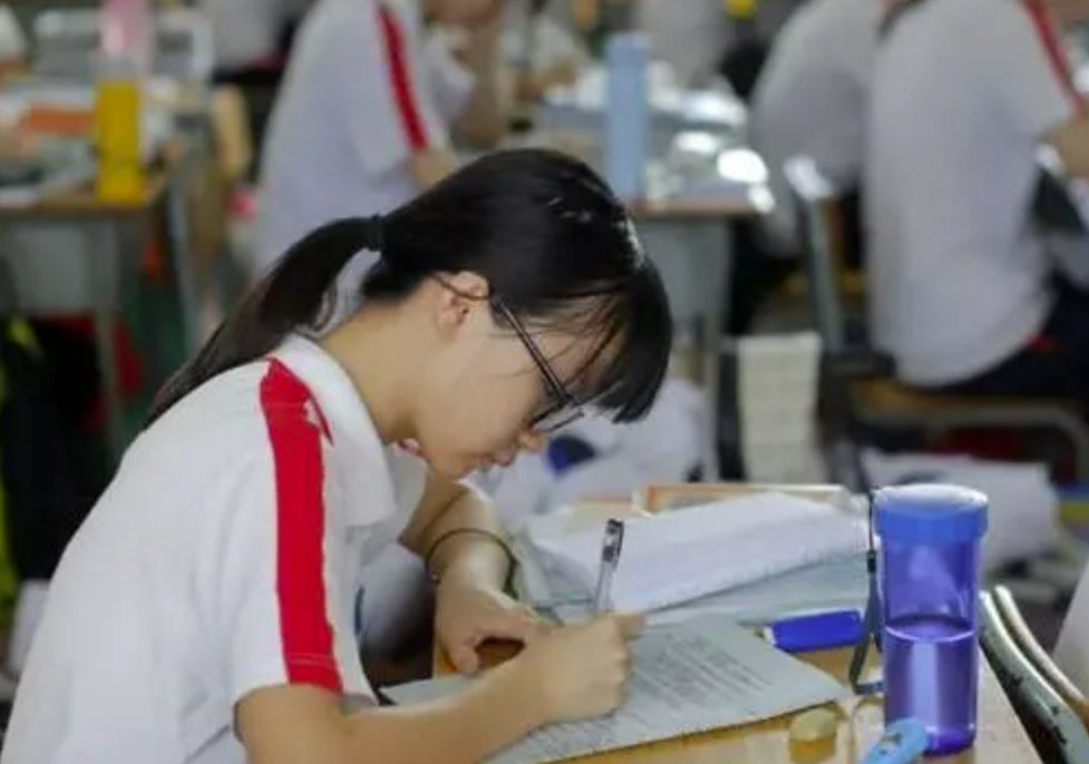 “一生要强的文科生和永不服输的理科生”上热搜，这句话让你想到了什么？