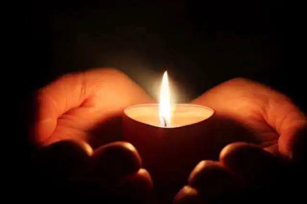 志哀和致哀有何区别