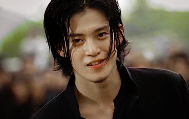 《热血高校（乌鸦高校）》中，谁是三浦春马饰演的？